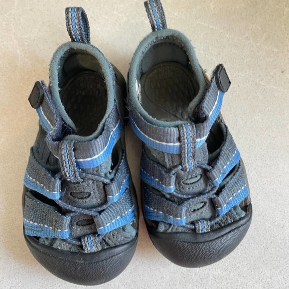 Keens Kids Newport Water Shoes Boys 5 Blue Sandals Outdoor Hiking - Picture 2 of 7